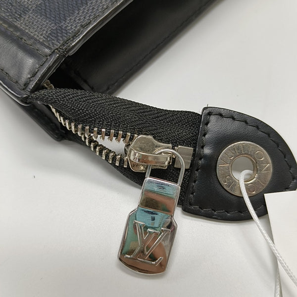 Pochette Voyag MM Damier Graphite Coated Canvas Gray