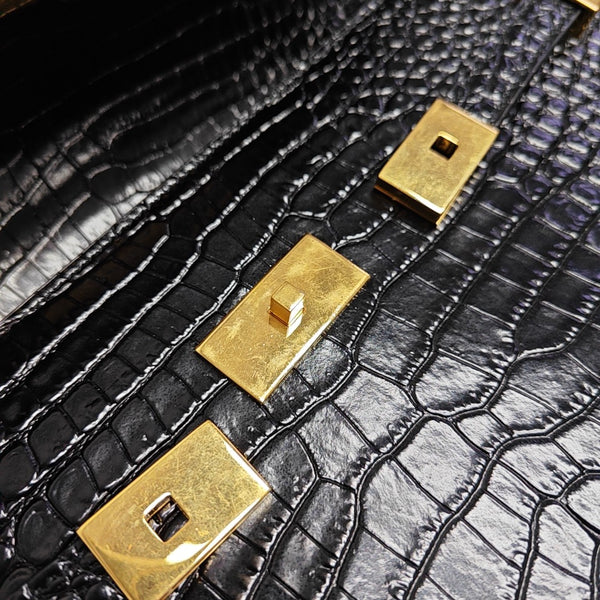 MANHATTAN Medium Calfskin Black