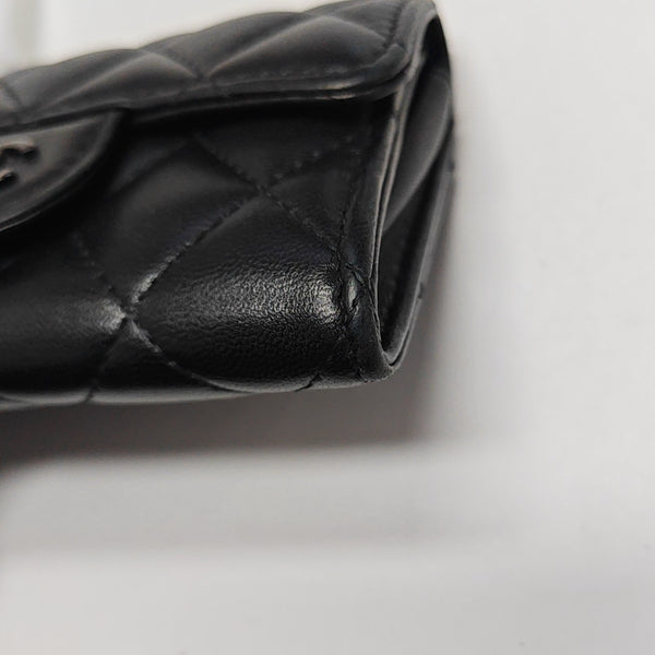 CLASSIC FLAP Quilted Lambskin Black Card Holder
