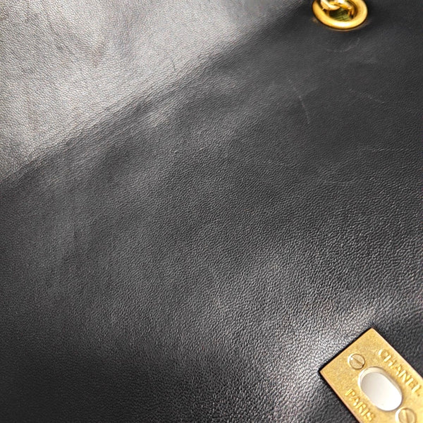 Authenticated pre-owned CLASSIC FLAP Quilted Lambskin Black - Shoulder Bag at Looply