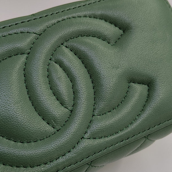 VANITY CASE Small Quilted Lambskin Green