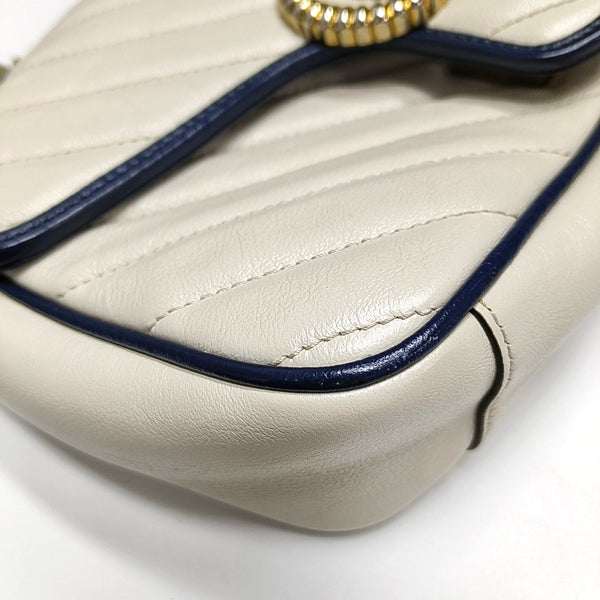 Authenticated pre-owned GG Marmont Medium Quilted Calfskin White - Crossbody Bag at Looply