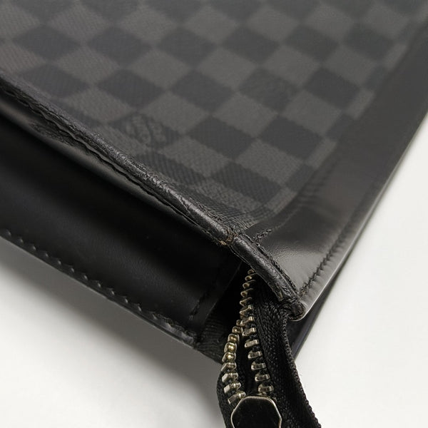 Pochette Voyag MM Damier Graphite Coated Canvas Gray