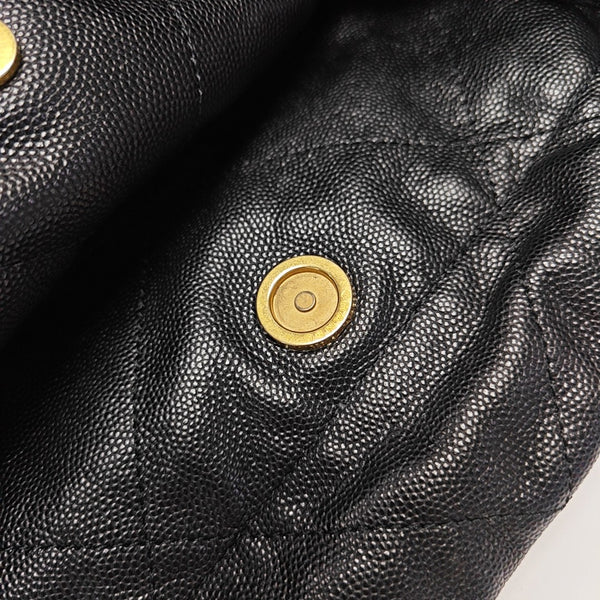 CHANEL 22 Medium Quilted Grained Calfskin Black