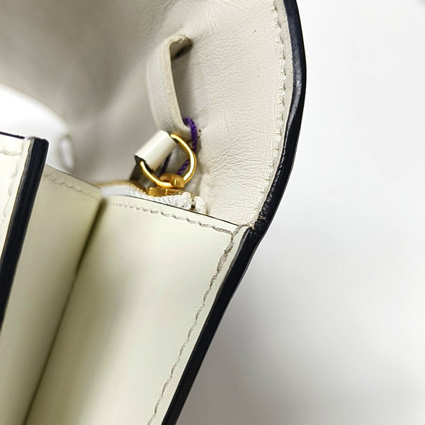 Authenticated pre-owned CLASSIC BOX Medium Calfskin White - Shoulder Bag at Looply