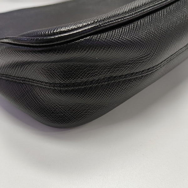 Re-Edition2005 Saffiano Calfskin Black
