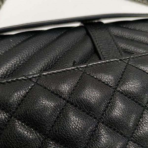 COLLEGE Large Chevron Calfskin Black