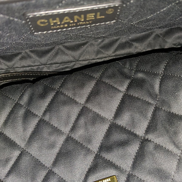 CHANEL 22 Small Quilted Calfskin Black
