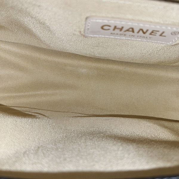 BOY CHANEL Medium Chevron Calfskin Black