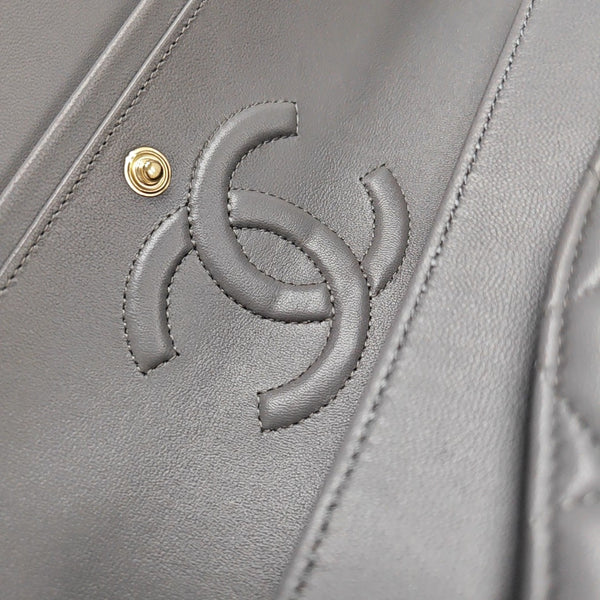 CLASSIC FLAP Medium Quilted Lambskin Gray