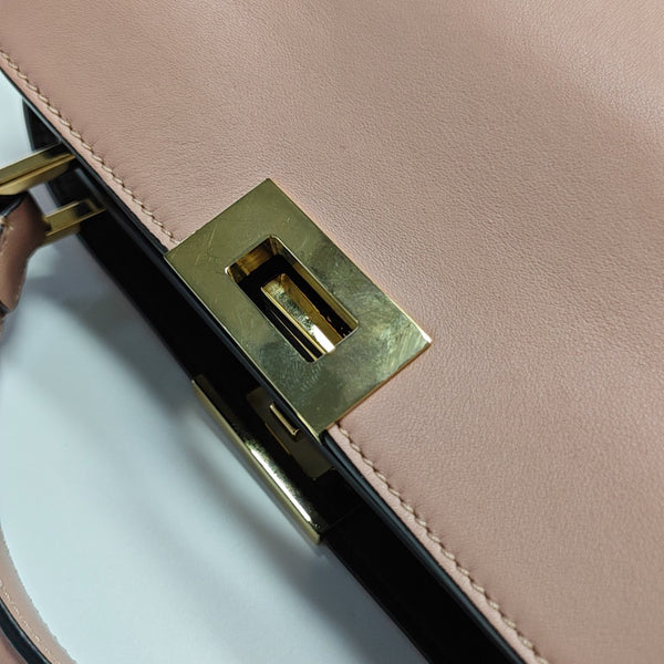Peekaboo Essential Medium Calfskin Pink