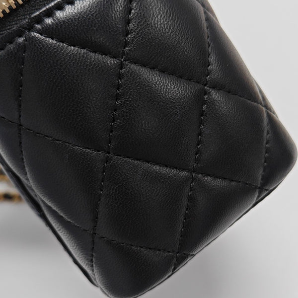 VANITY CASE Small Quilted Lambskin Black