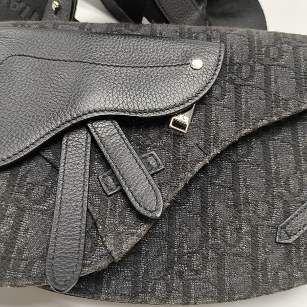 Saddle Medium Oblique Canvas Black