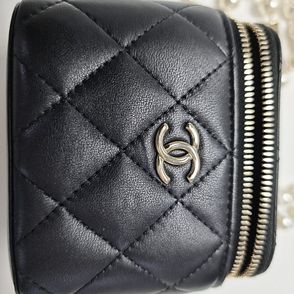 VANITY CASE Small Quilted Lambskin Black