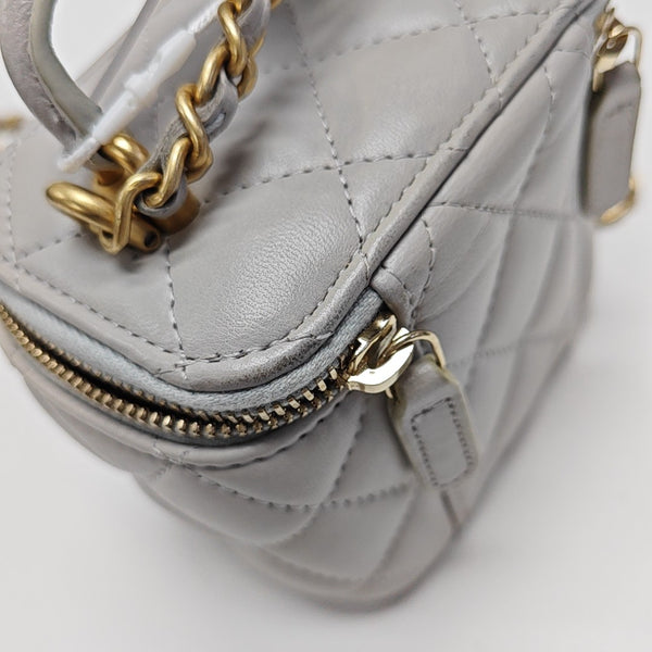 VANITY CASE Mini Quilted Lambskin Gray