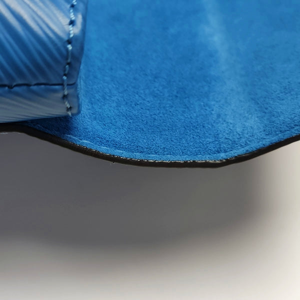 Authenticated pre-owned LOCKY Epi Blue - Shoulder Bag at Looply