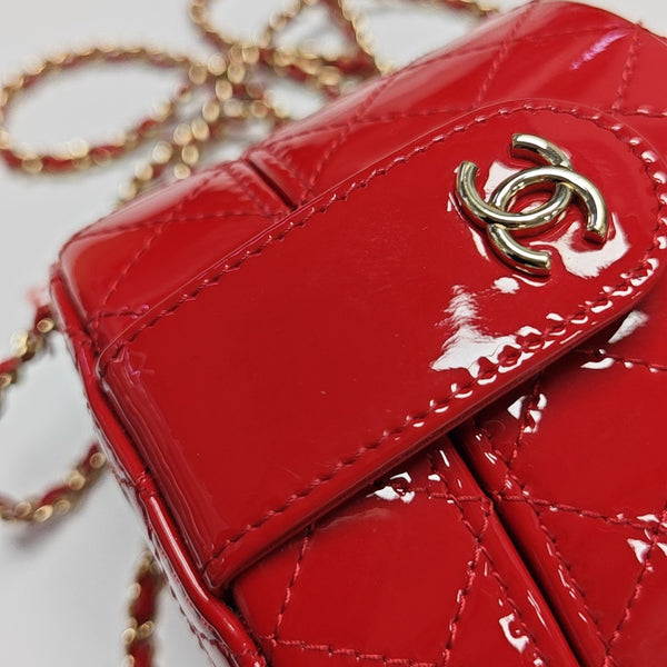 Round Vanity Quilted Patent Leather Red