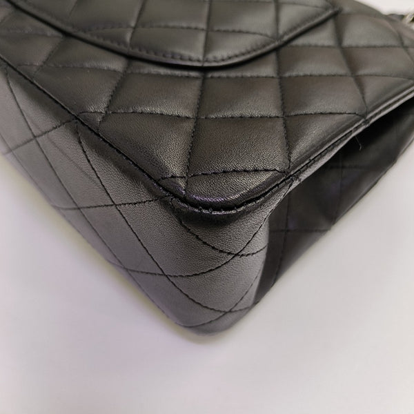 CLASSIC FLAP Medium Quilted Lambskin Black