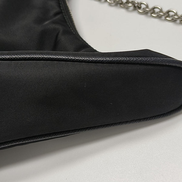 Authenticated pre-owned Re-Edition2005 Nylon Black - Shoulder Bag at Looply