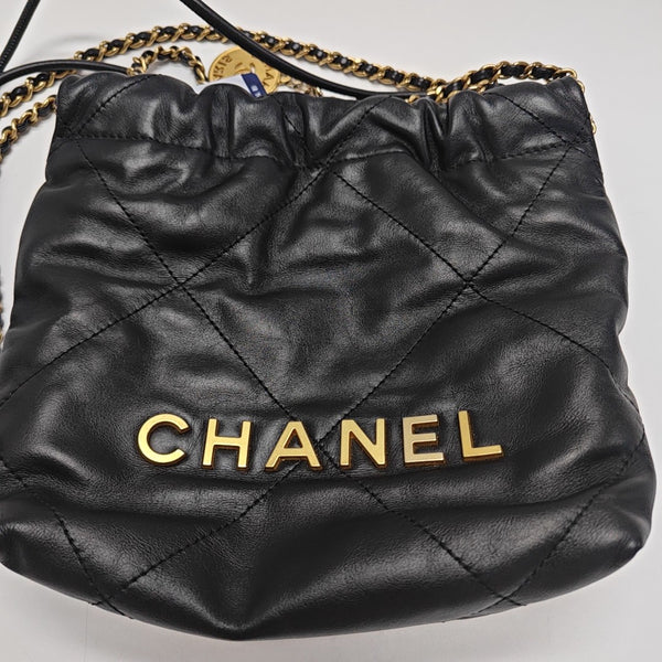 CHANEL 22 Mini Quilted Calfskin Black
