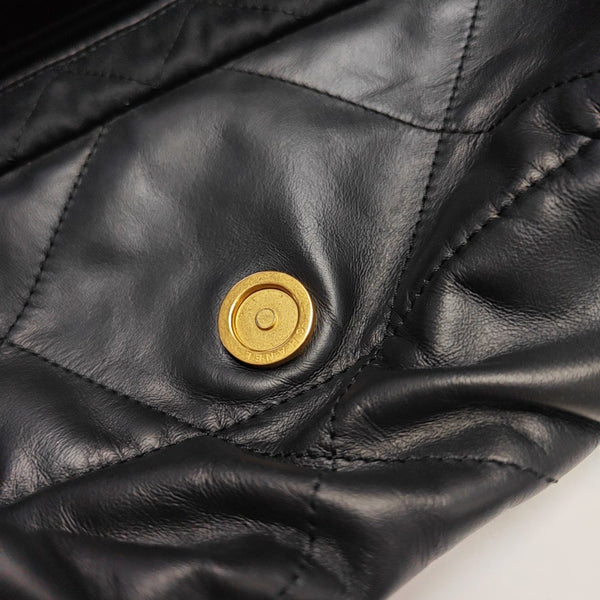 CHANEL 22 Small Quilted Calfskin Black