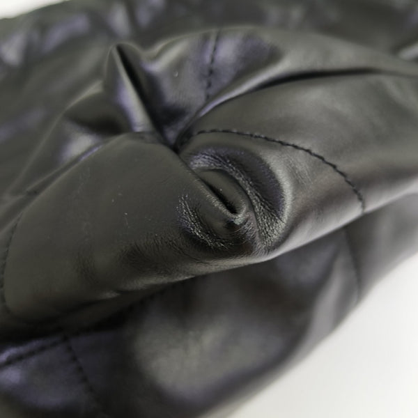 CHANEL 22 Medium Quilted Calfskin Black