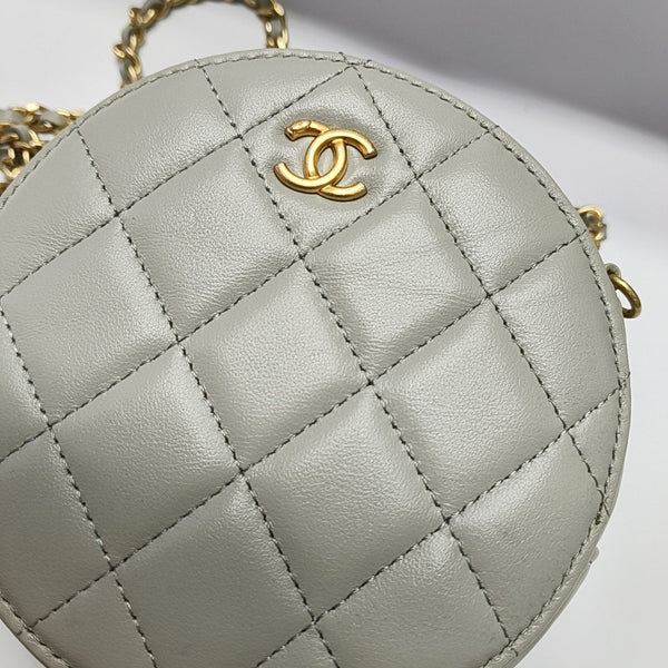 ROUND Quilted Lambskin Gray