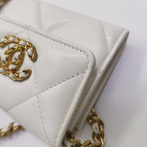 CHANEL 19 Small Quilted Lambskin White