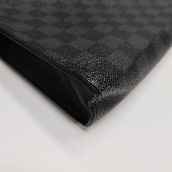 Pochette Voyag MM Damier Graphite Coated Canvas Gray