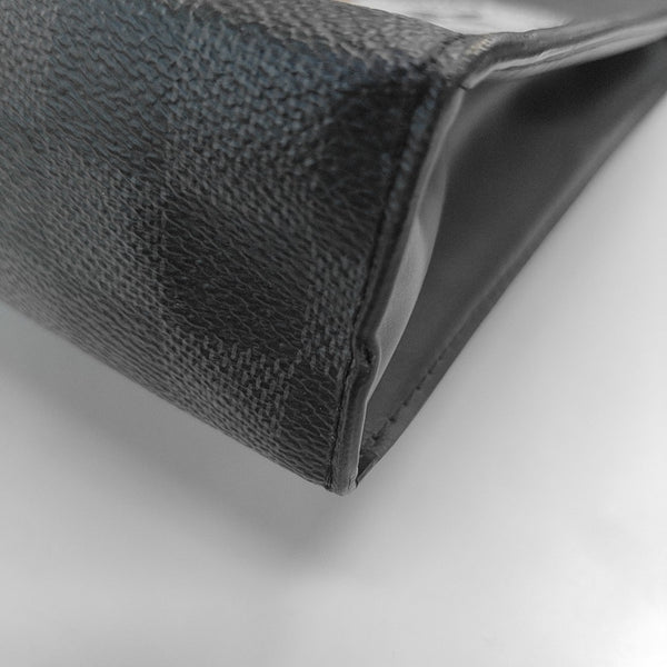 Pochette Voyag MM Damier Graphite Coated Canvas Gray