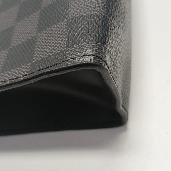 Pochette Voyag MM Damier Graphite Coated Canvas Gray