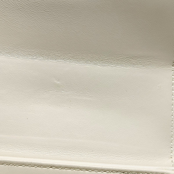 Authenticated pre-owned 30 Montaigne Calfskin White - Shoulder Bag at Looply