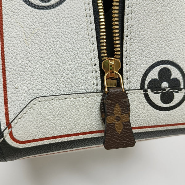 SQUARE Coated Canvas White