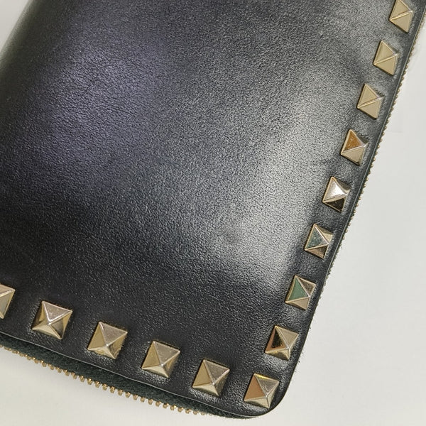 Rockstud Calfskin Black Wallet