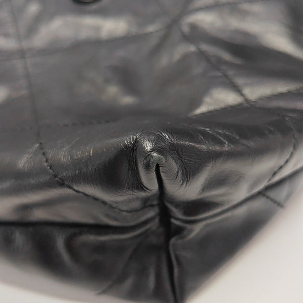 CHANEL 22 Medium Quilted Calfskin Black
