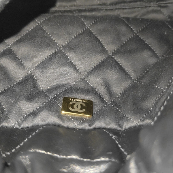 CHANEL 22 Mini Quilted Calfskin Black