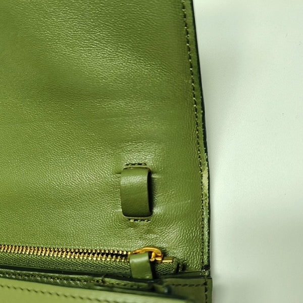 CLASSIC BOX Medium Calfskin Green