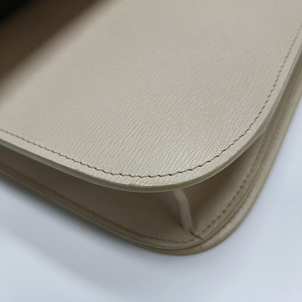 CLASSIC BOX Piel de becerro mediana Beige
