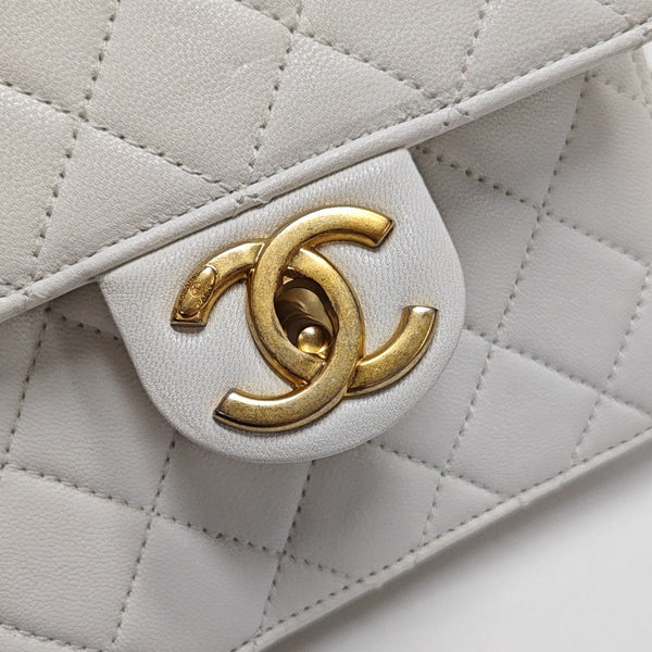 CLASSIC VERTICAL PEARL Small Quilted Lambskin White