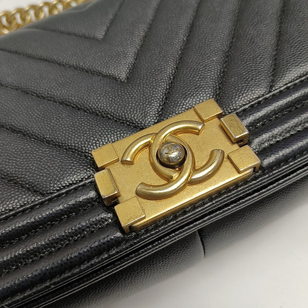 BOY CHANEL Medium Chevron Grained Calfskin Black
