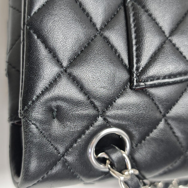 CLASSIC FLAP Medium Quilted Lambskin Black