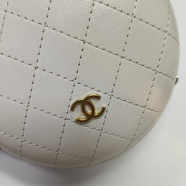 ROUND Quilted Lambskin White