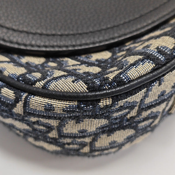 Saddle Canvas Black