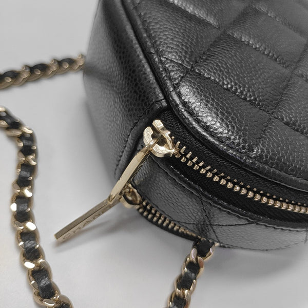 ROUND Quilted Grained Calfskin Black