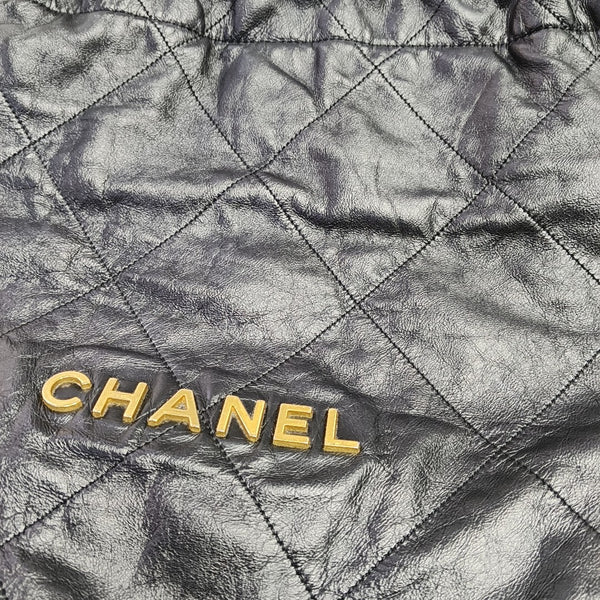 CHANEL 22 Medium Quilted Calfskin Black