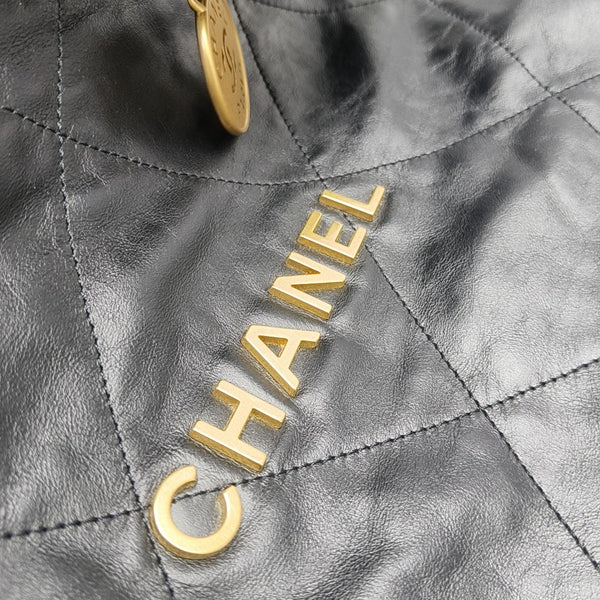 CHANEL 22 Medium Quilted Calfskin Black