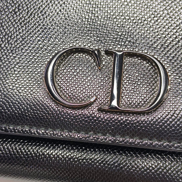 Authenticated pre-owned 30 Montaigne Calfskin Black Wallet - Wallet at Looply