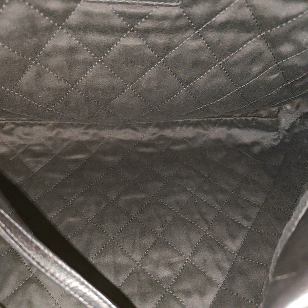 CHANEL 22 Small Quilted Calfskin Black