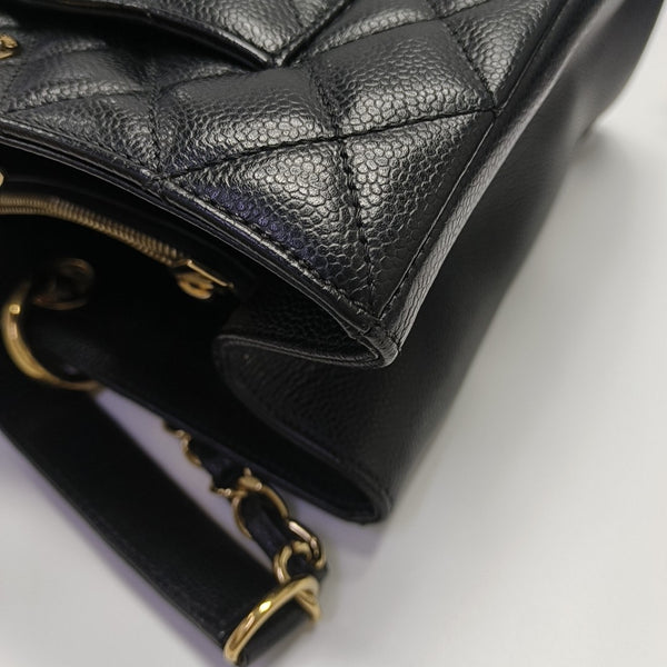 CHANEL GST Extra Grande Piel de Becerro Granulada Acolchada Negra