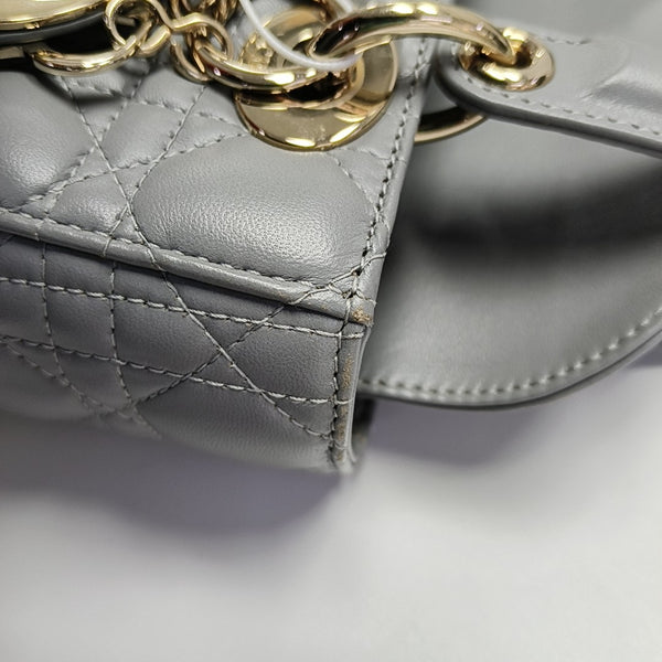 Lady Dior Pequeño de Piel de Cordero Acolchada Gris